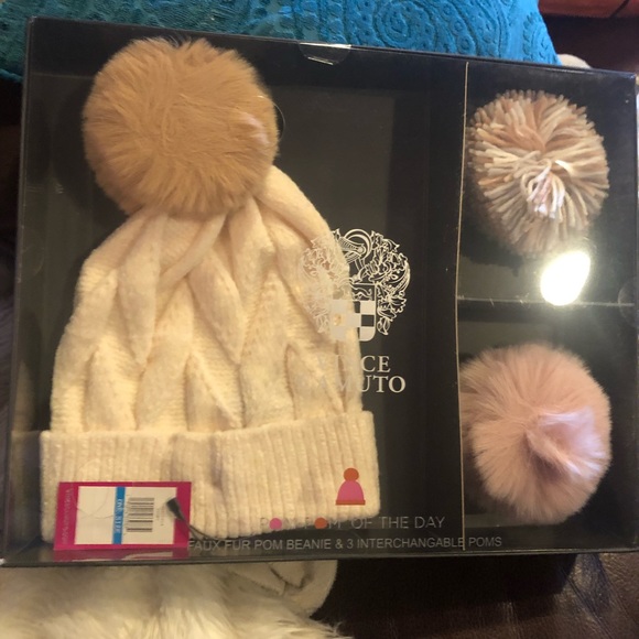 Vince Camuto Beanie Changeable Pom Poms Ivory Pink. Knit Hat Boxed Women New. - Picture 1 of 6